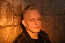 Steffen (Gesang, Gitarre, Management)