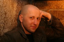 Sven (Kontrabass, Gesang)