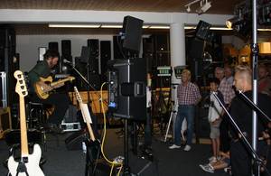 Jerry Donahue spielt zu Backtracks